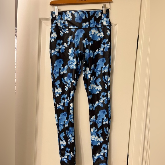 Fabletics Motion 365+ flower print leggings - Picture 5 of 8